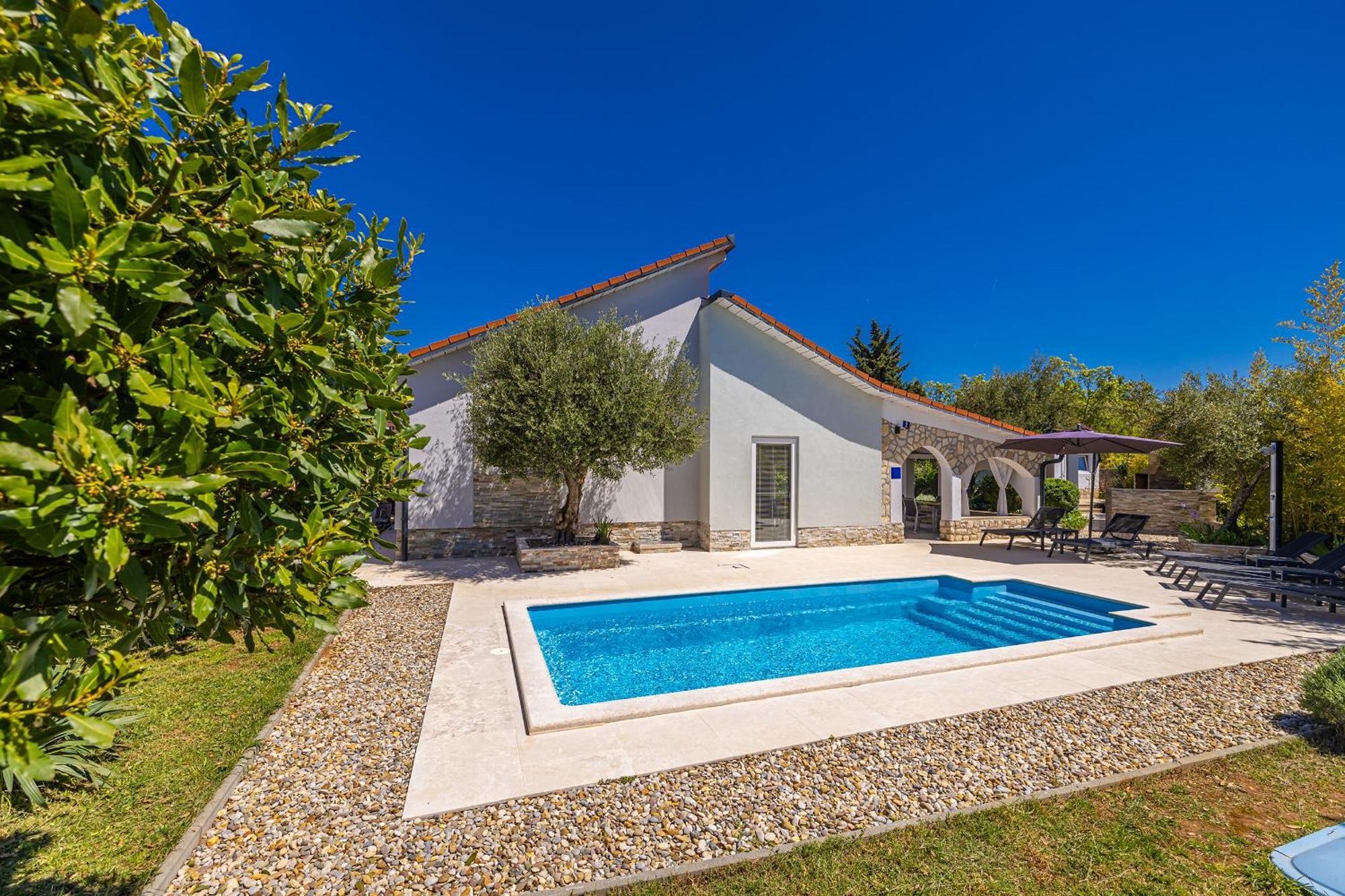 Holiday House Kai With Private Pool Pinezici  Bagian luar foto