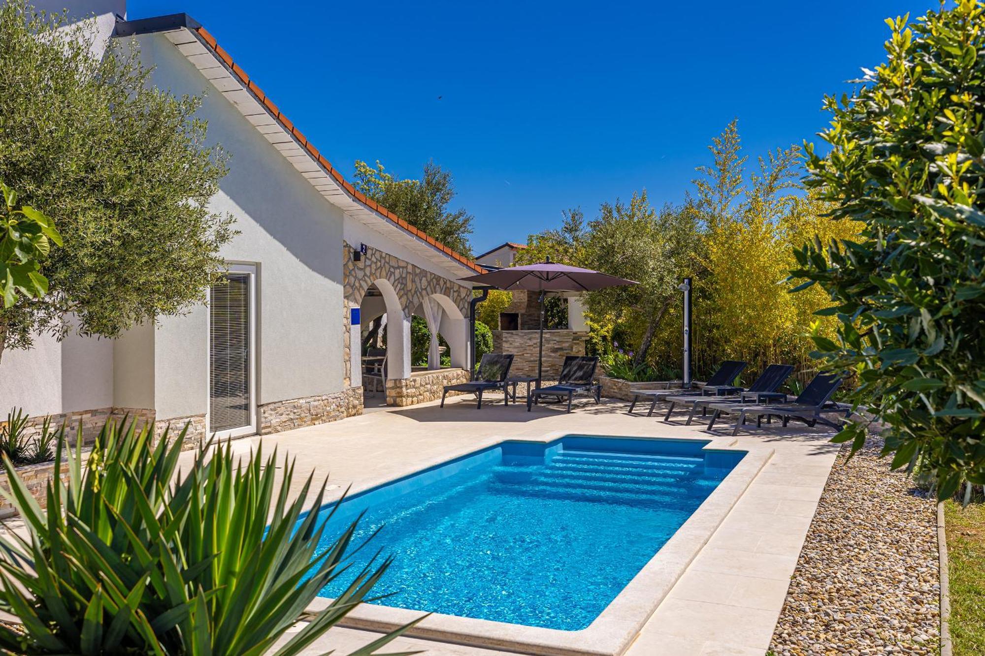 Holiday House Kai With Private Pool Pinezici  Bagian luar foto