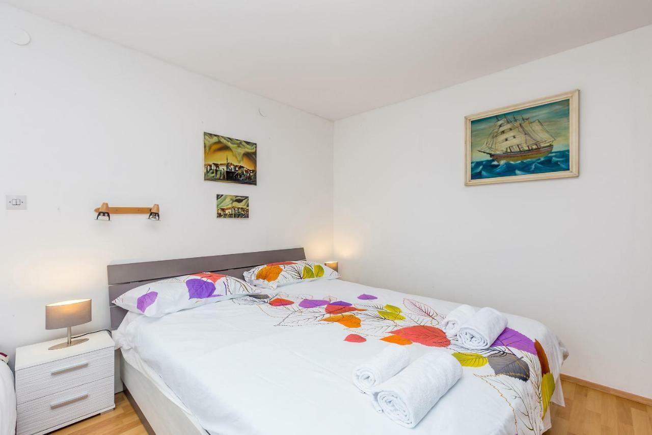 Holiday House Kai With Private Pool Pinezici  Bagian luar foto