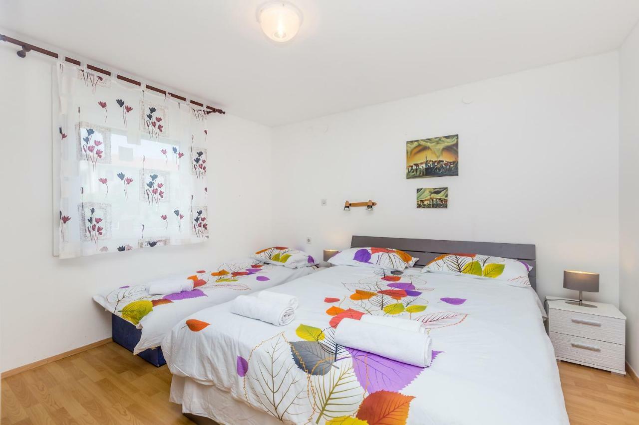 Holiday House Kai With Private Pool Pinezici  Bagian luar foto