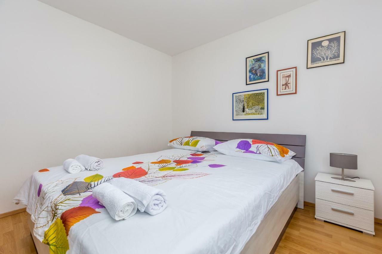 Holiday House Kai With Private Pool Pinezici  Bagian luar foto